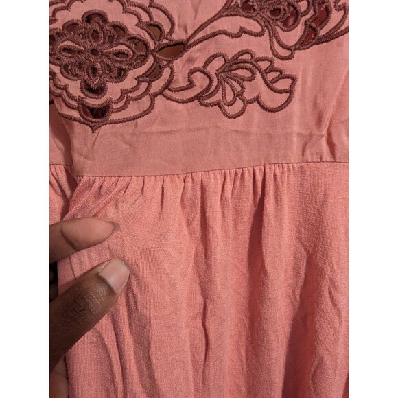 Torrid sleeveless peach embroidery tank top plus Size 0 - Picture 10 of 11